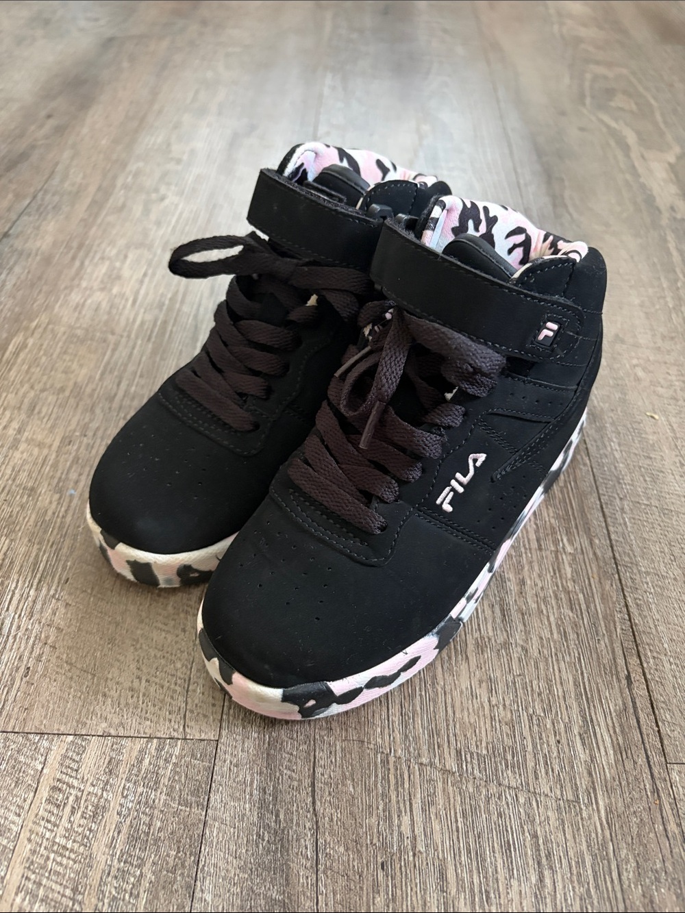 Fila Kids Black High-Top Sneakers with Pink Camo Trim